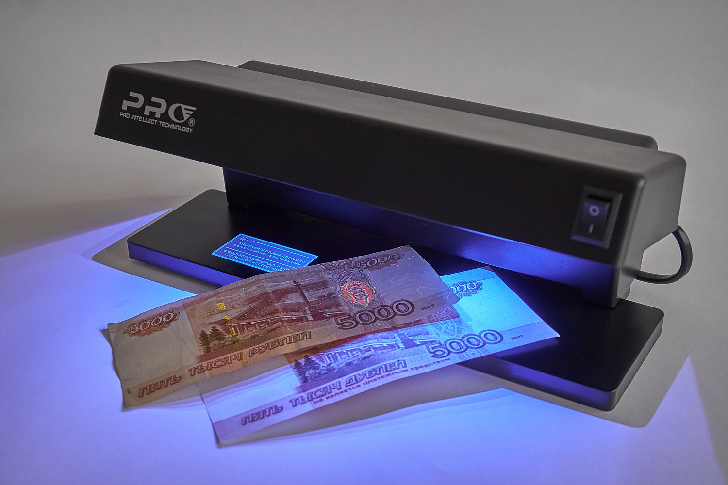 Устройство в купюре. Детектор банкнот Pro 12lpm. Детектор банкнот Pro 12 led т-06349. Pro детектор банкнот Pro 4 led. "Детектор валют ir-1750".