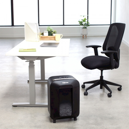 Шредер Fellowes® Powershred® LX85, DIN P-4, 4х40мм, 12лст., 19лтр., SafeSense™