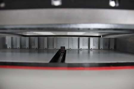 Автоматический программируемый гильотинный  резак Bulros 4606H