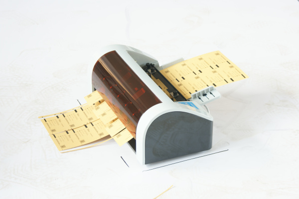 Нарезчик визиток с защитой от перекоса Bulros F-25