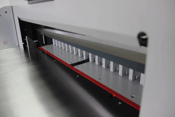 Автоматический программируемый гильотинный  резак Bulros 7208H