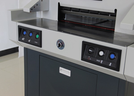 Автоматический программируемый гильотинный  резак Bulros 4606V3