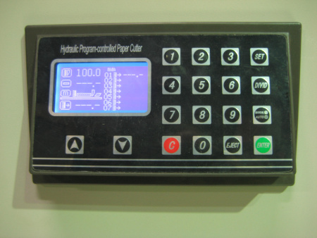 Автоматический программируемый гильотинный  резак Bulros 4606V3