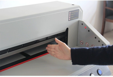 Автоматический программируемый гильотинный  резак Bulros 4606H